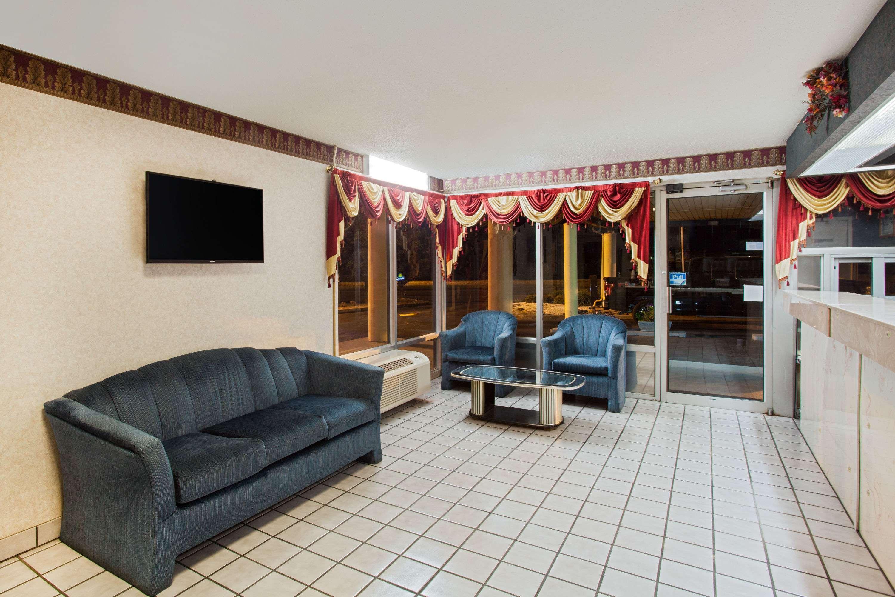 Days Inn By Wyndham Greeneville Экстерьер фото