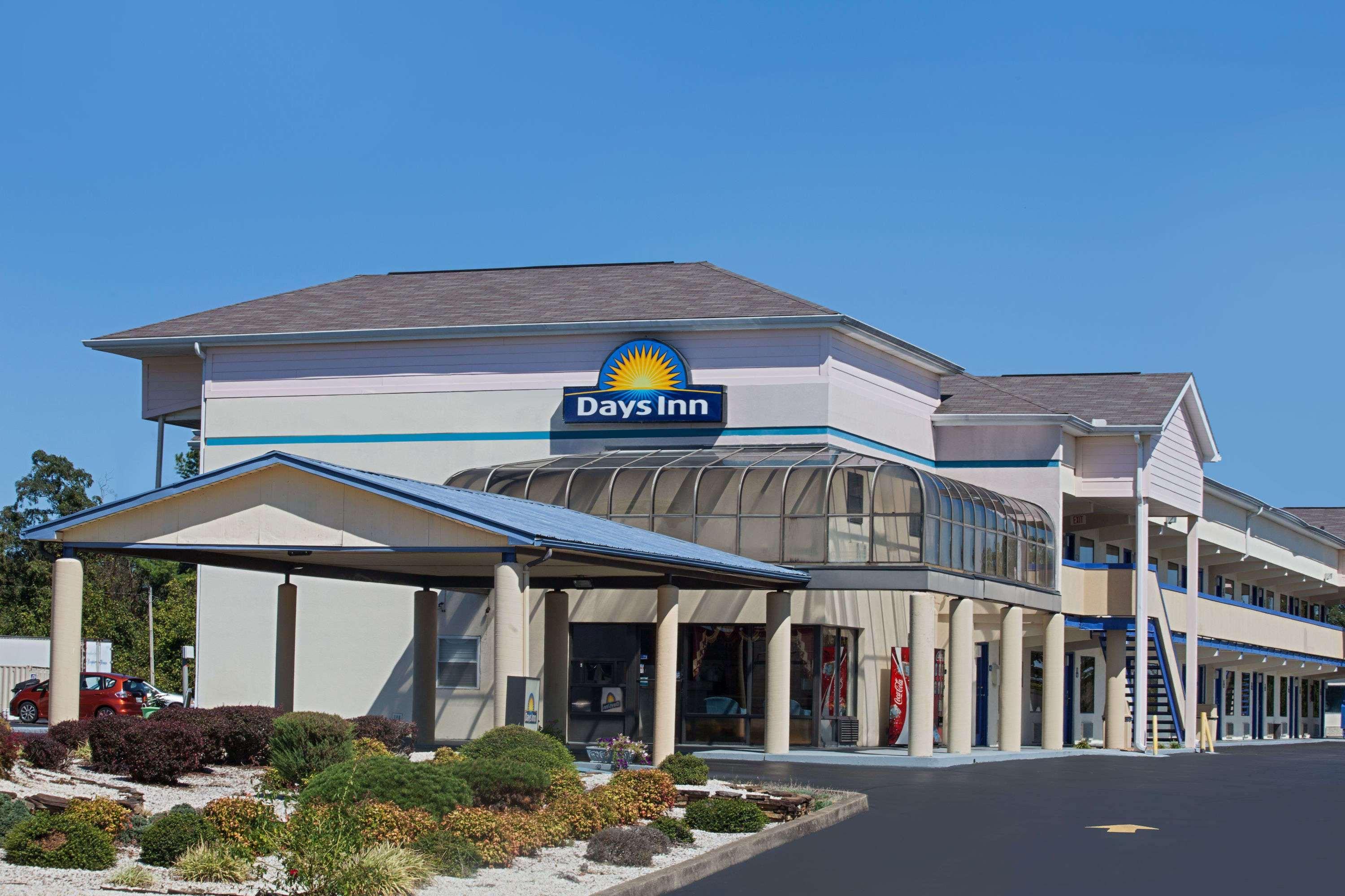 Days Inn By Wyndham Greeneville Экстерьер фото